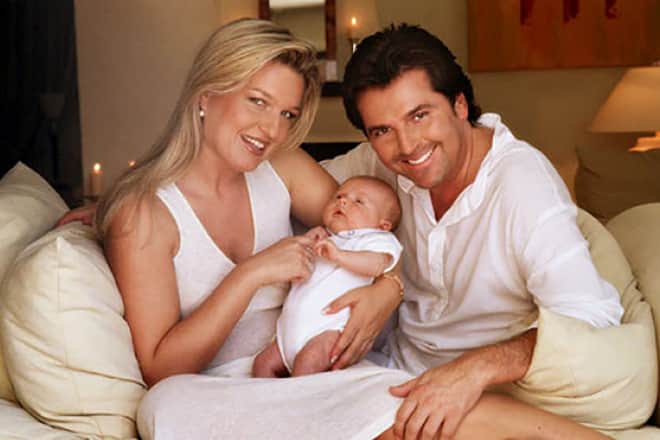 Томас Андерс с женой и ребенком