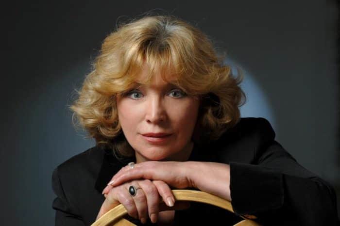 Ашық халаттағы қыздардың суреттері