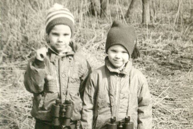 Андрей Чадов в детстве с братом