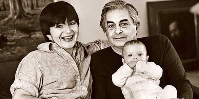Юрий Любимов с женой Каталин Кунц и ребенком