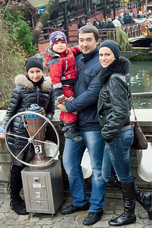 Анна Ковальчук с семьей