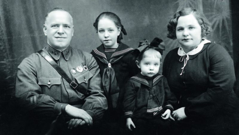 Георгий Жуков с семьей