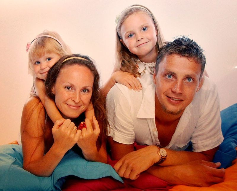 Иван Ткаченко с женой и детьми