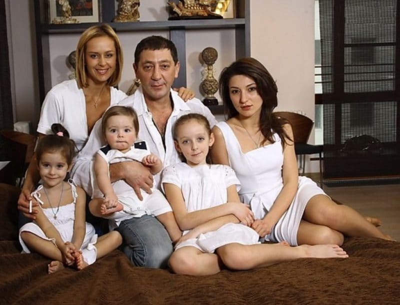Григорий Лепс с женой и детьми