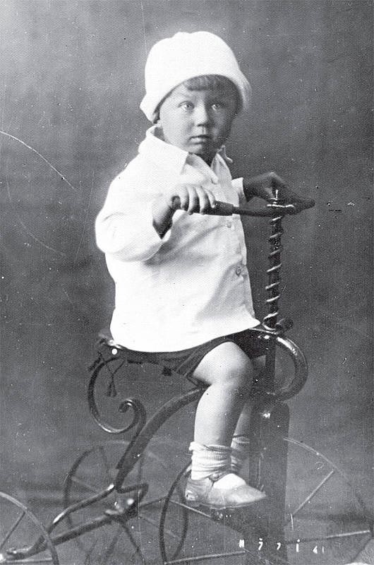 Евгений Евтушенко в детстве