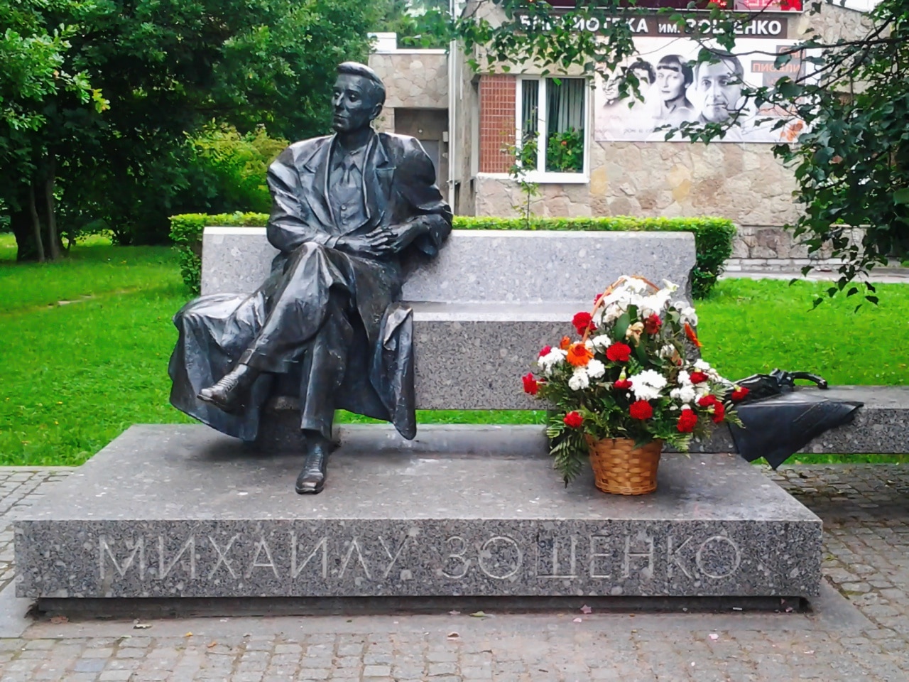 Памятник Михаилу Зощенко 