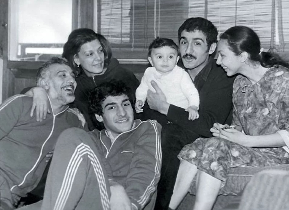 Лаура кеосаян с мужем и дочерью фото