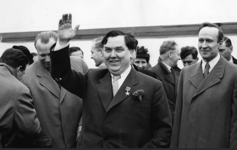 Председатель совета министров ссср 1955. Маленков 1953–1955. Г М Маленков. Маленков Берия Хрущев 1953.