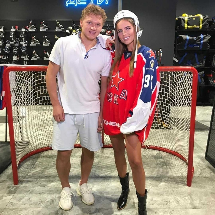 Антон курьянов хоккеист с женой фото