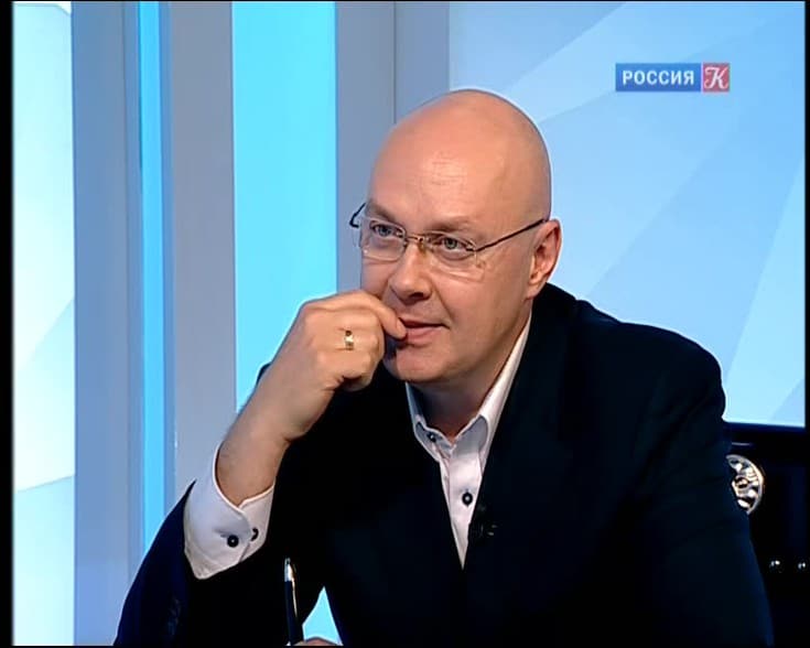 Юлиан Макаров