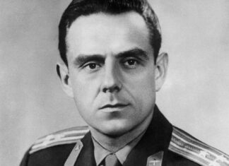 Владимир Комаров