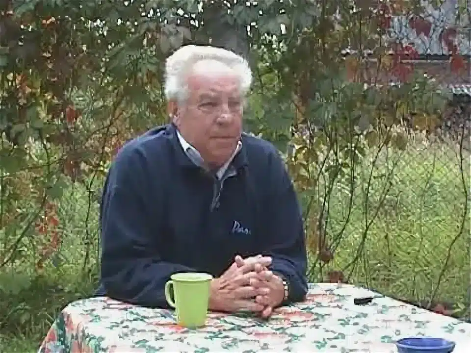 Николай Леонов