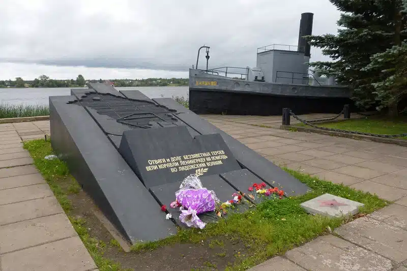 Дорога жизни: как по льду Ладожского озера спасали Ленинград