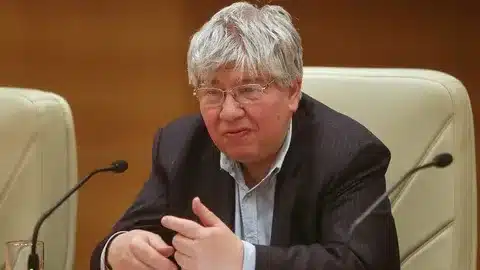 Кирилл Разлогов