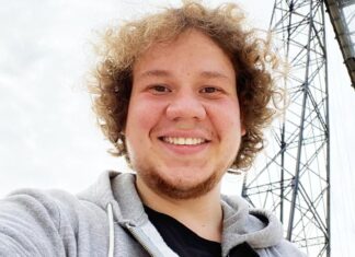 Павел Комаров