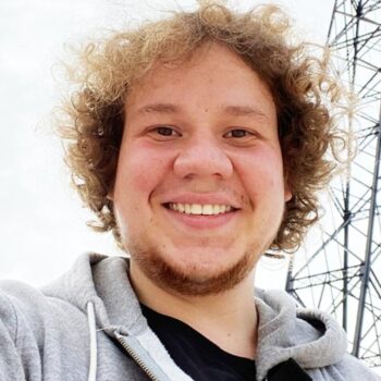 Павел Комаров