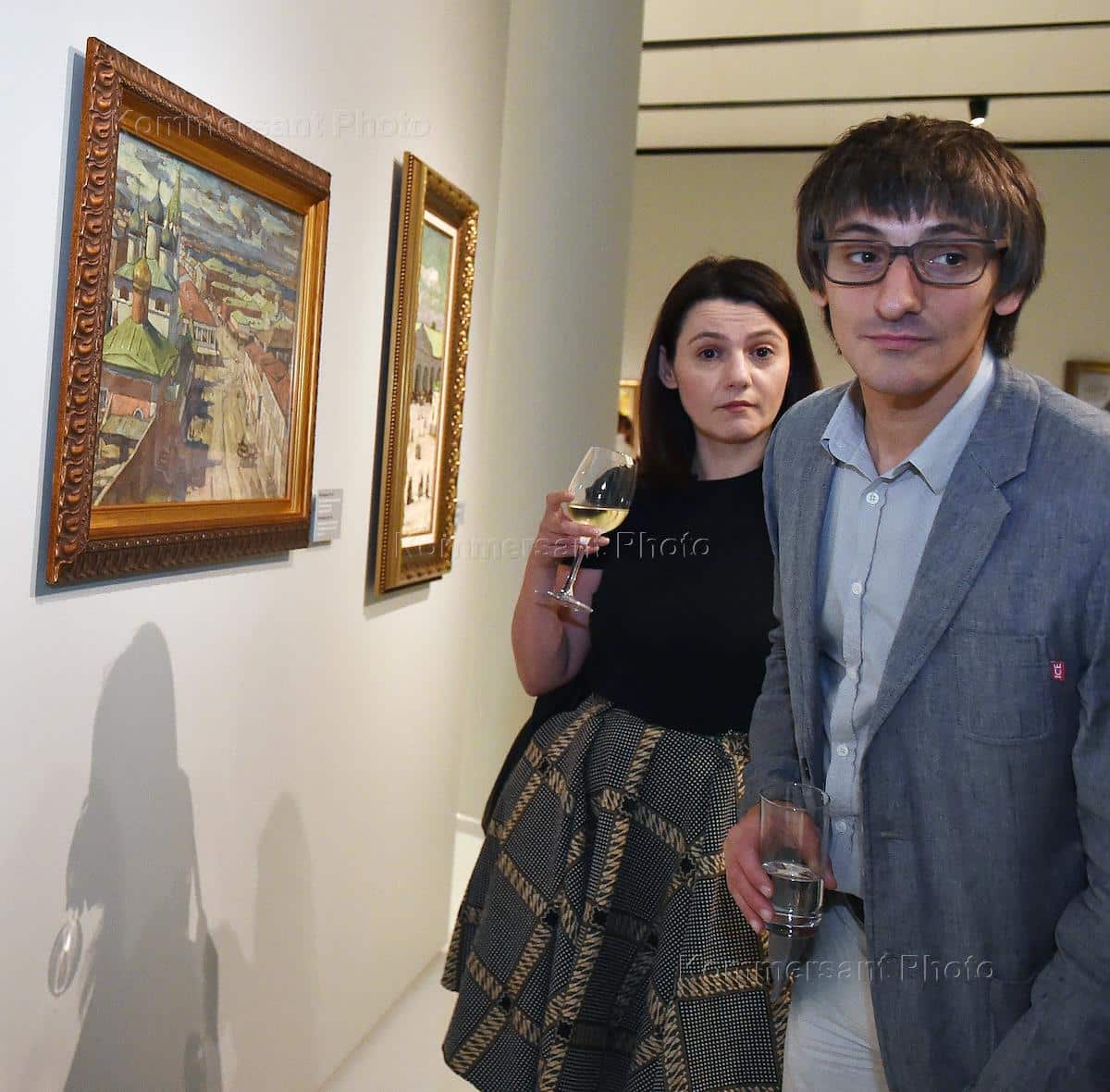 Порно көру: Анасы кішкентай ұлын азғырып жатыр