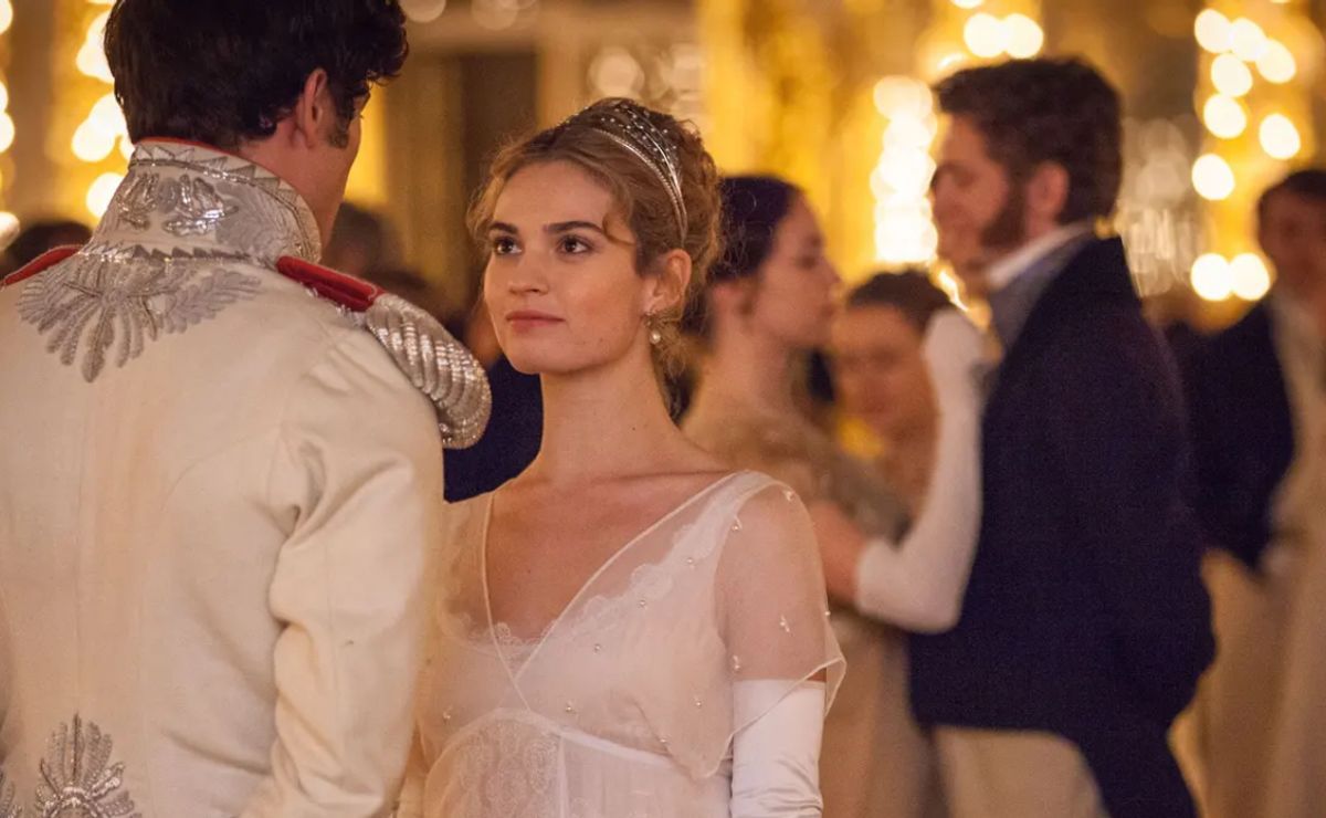 Лили Джеймс