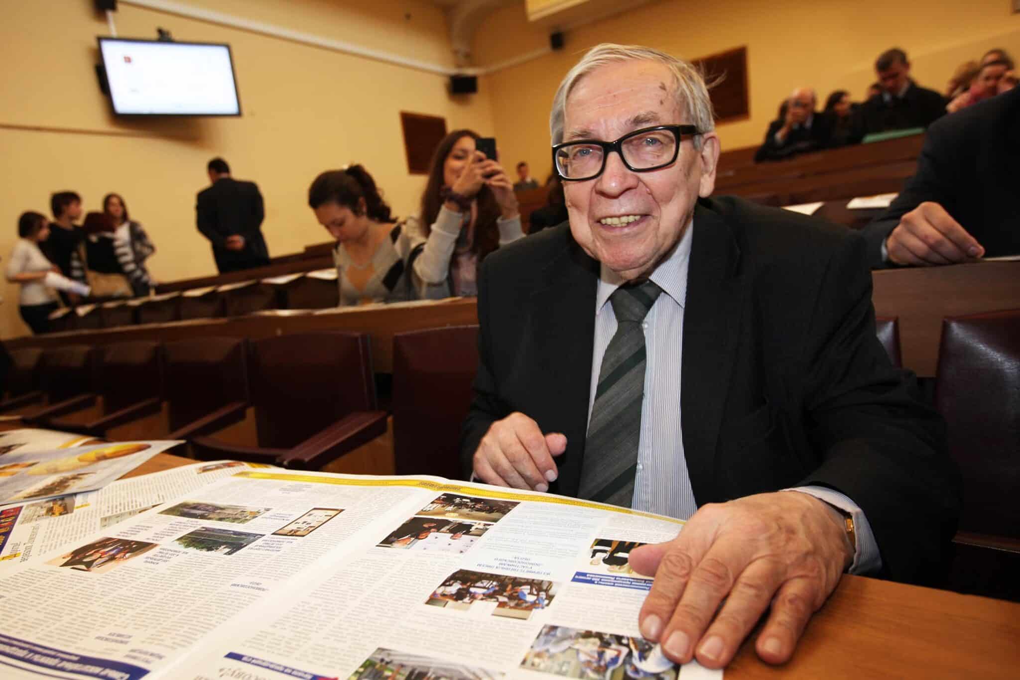 Ясен Николаевич Засурский