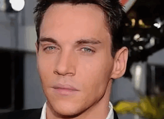 Джонатан Риз Майерс