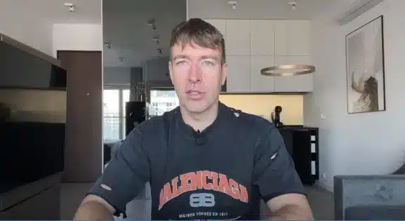 Алекс Лесли