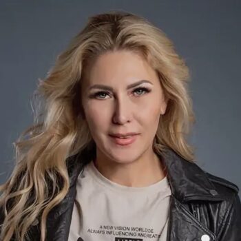 Любовь Попова