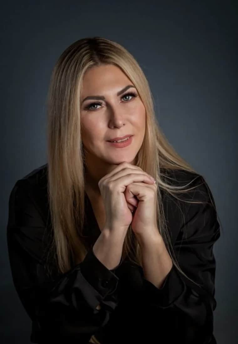 Любовь Попова