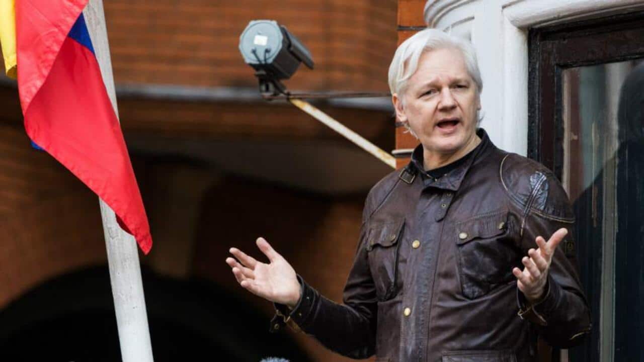 Джулиан Ассанж