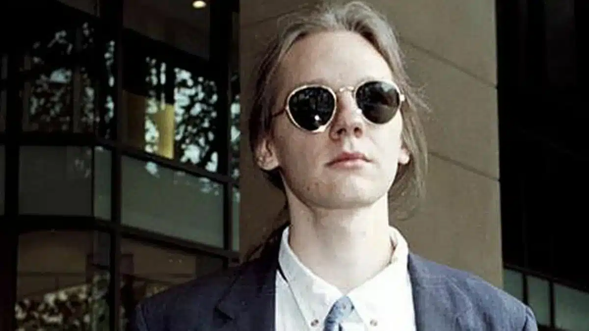 Джулиан Ассанж