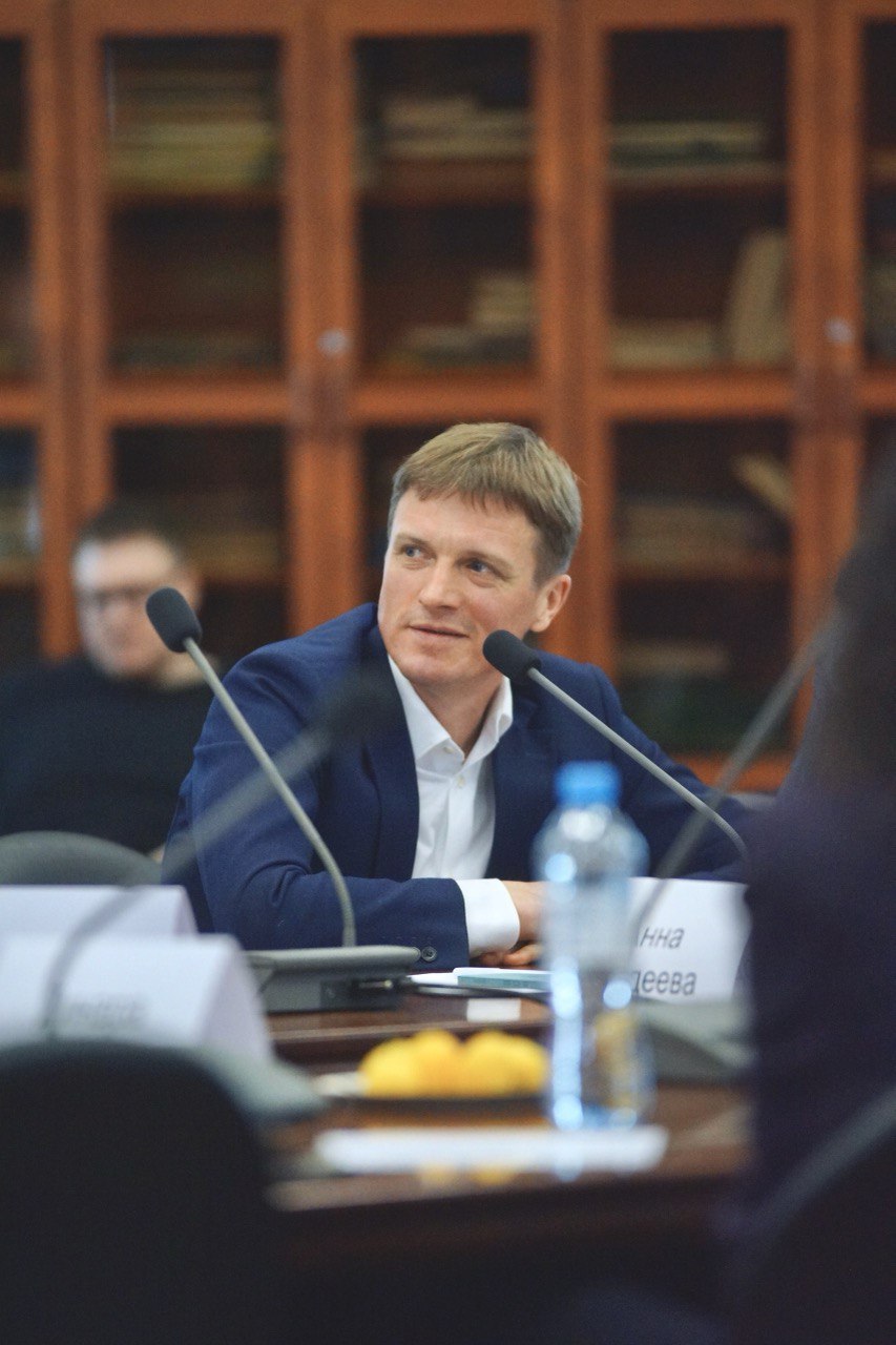 Александр Волгин