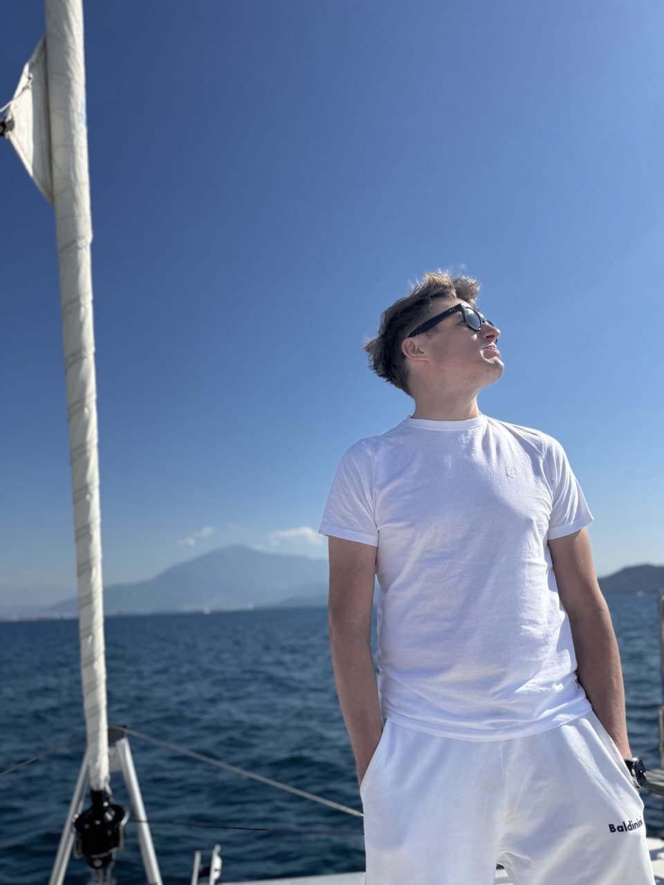 Александр Волгин