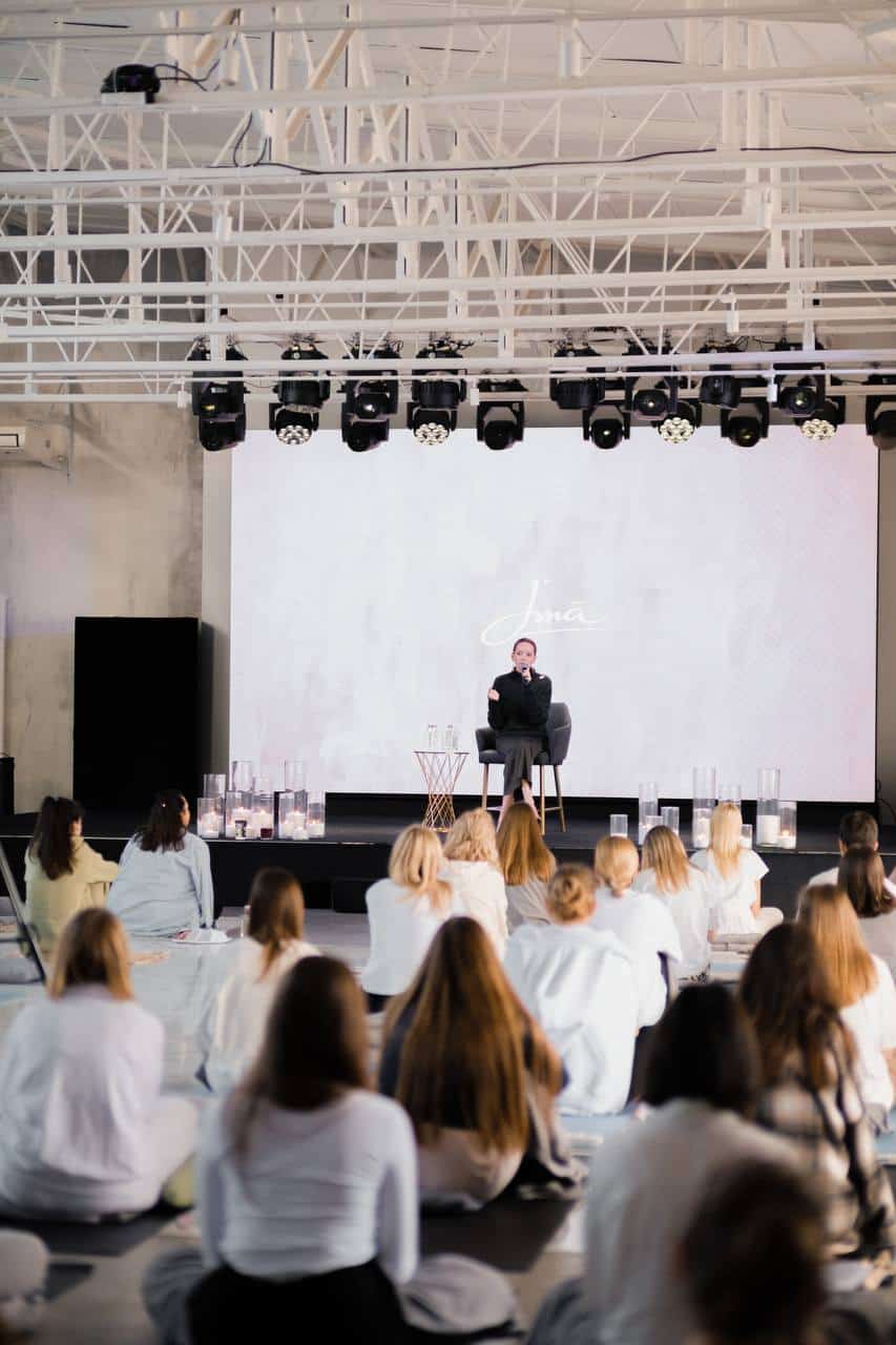 Юлия Столярова